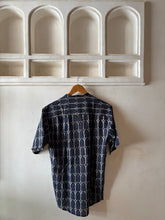 Load image into Gallery viewer, Vidaka blue blockprint shirt