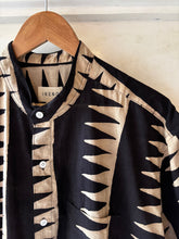 Load image into Gallery viewer, Zig zag block print shirt
