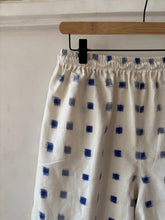 Load image into Gallery viewer, Blue and White handloom short

